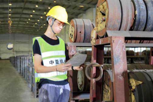鋁型材開(kāi)模定制模具車(chē)間-工業(yè)鋁型材生產(chǎn)廠(chǎng)家